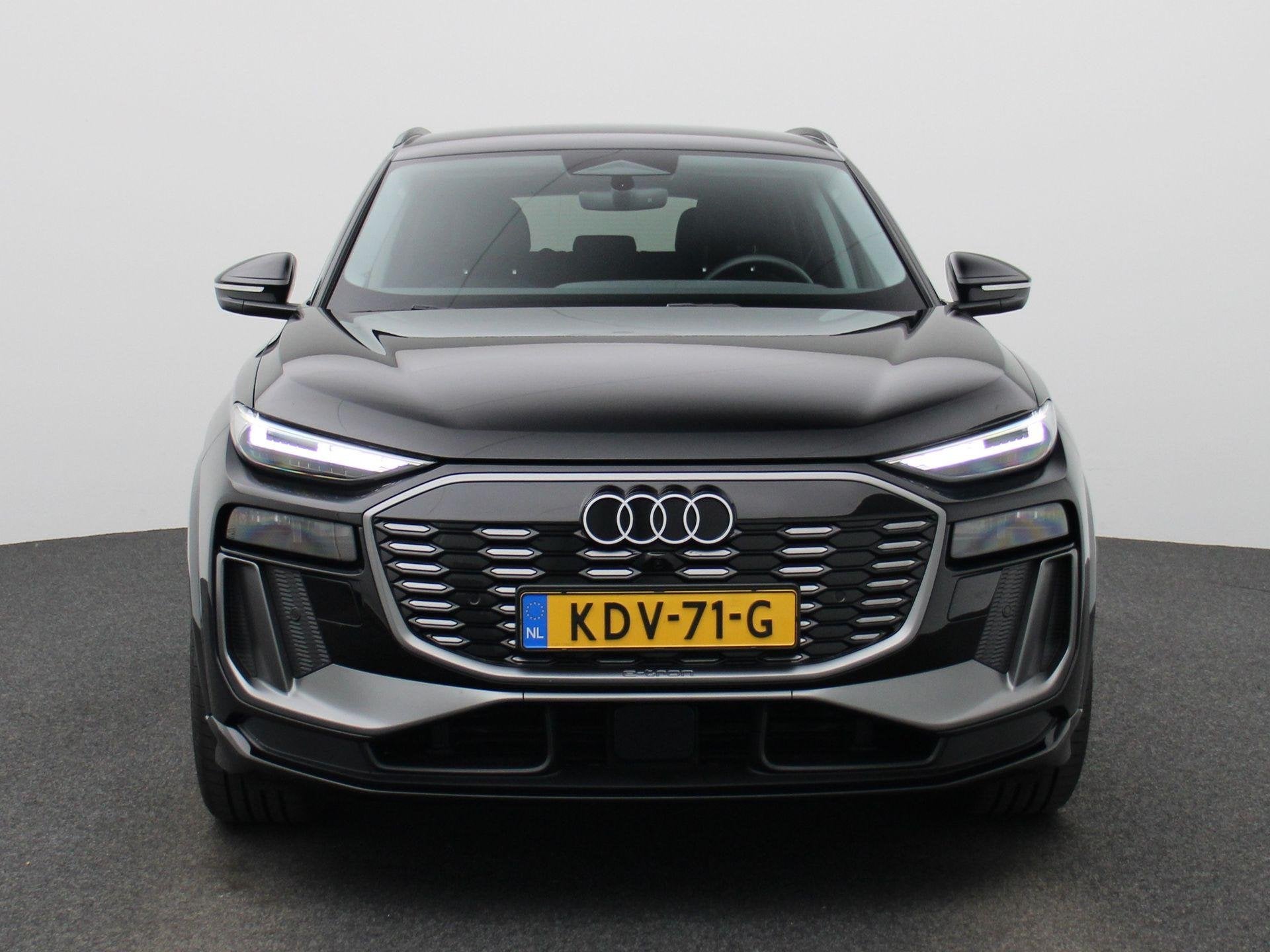 Audi Q6 e-tron edition 83 kWh | Demo | S-line | Automaat | 3, Auto's, Automaat, 12 maanden, Automatische klimaatregeling, Origineel Nederlands