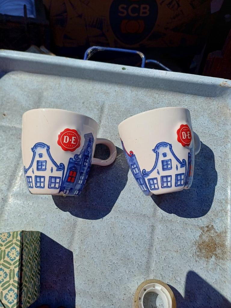 Douwe Egberts Delfts Blauw Grachtenpand Mokken (2 stuks), Keramiek, Ophalen of Verzenden, Overige stijlen, Kop(pen) en/of Schotel(s)