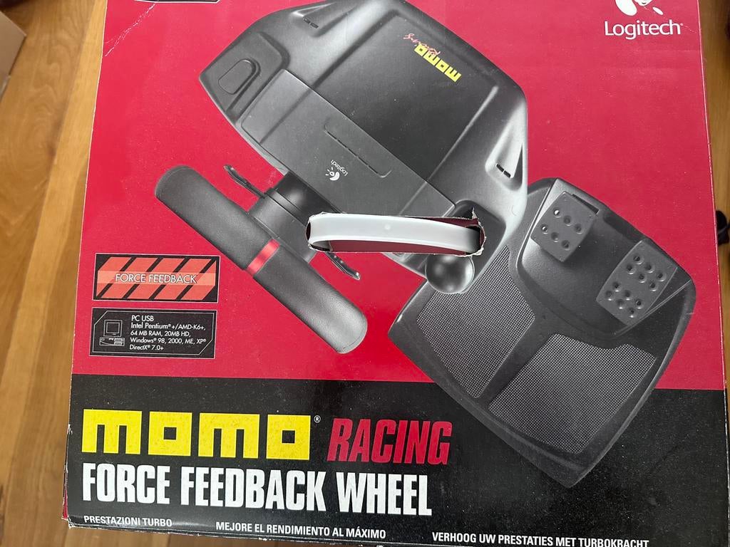 Logitech MOMO Racing Force Feedback racestuur voor pc, Ophalen, 1 speler, Racen en Vliegen, Zo goed als nieuw