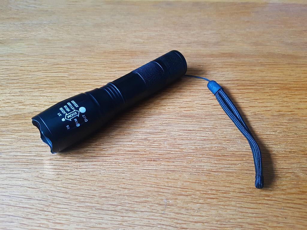 LED zaklamp met variäbele zoom, Ophalen of Verzenden, Nieuw, Batterij