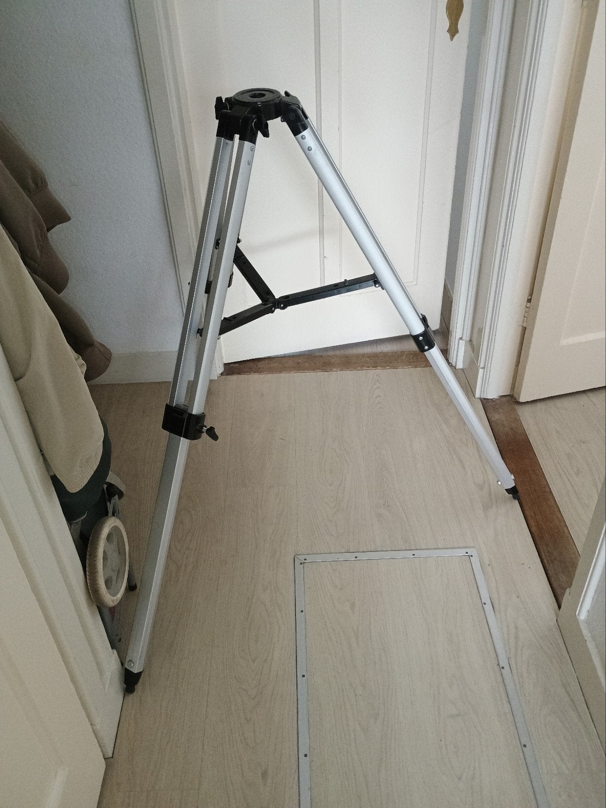 Stevig aluminium driepoot statief, Ophalen, 125 cm of minder, Driepoot, Gebruikt