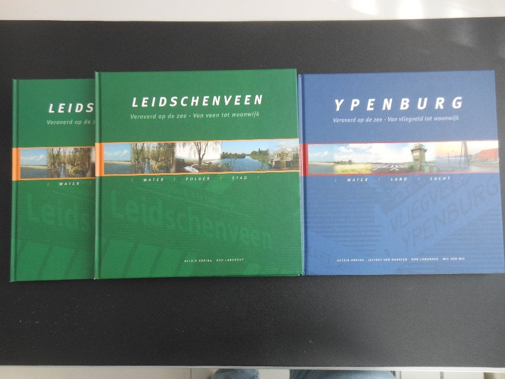 3 boeken Leidschenveen (2 x) en Ypenburg, Ophalen of Verzenden, 20e eeuw of later, Gelezen