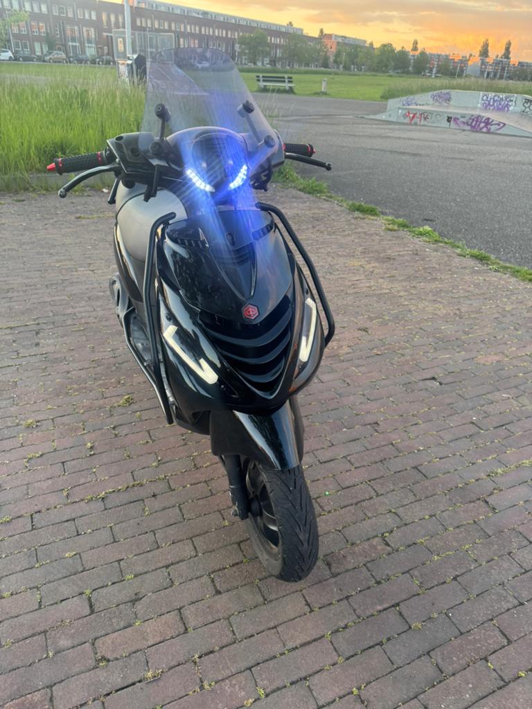 Piaggio Zip 2011, Fietsen en Brommers, Scooters | Piaggio, Zo goed als nieuw, Zip, Benzine, Ophalen
