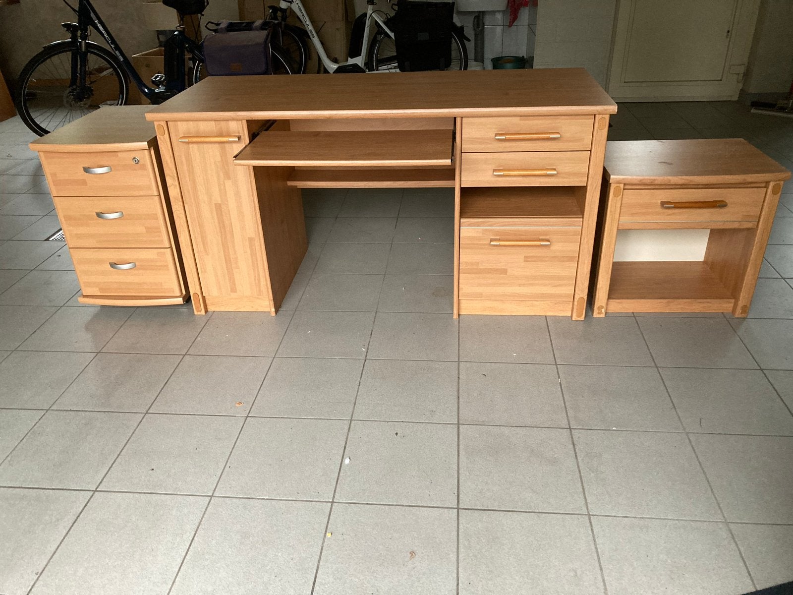 Bureau met ladenkasten in beukenhout same met eenpersoonsbed, Ophalen of Verzenden, Zo goed als nieuw