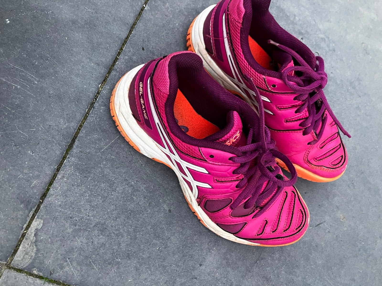 Asics meisjes tennisschoen maat 33,5, Sport en Fitness, Gebruikt, L00, Schoenen, Ophalen