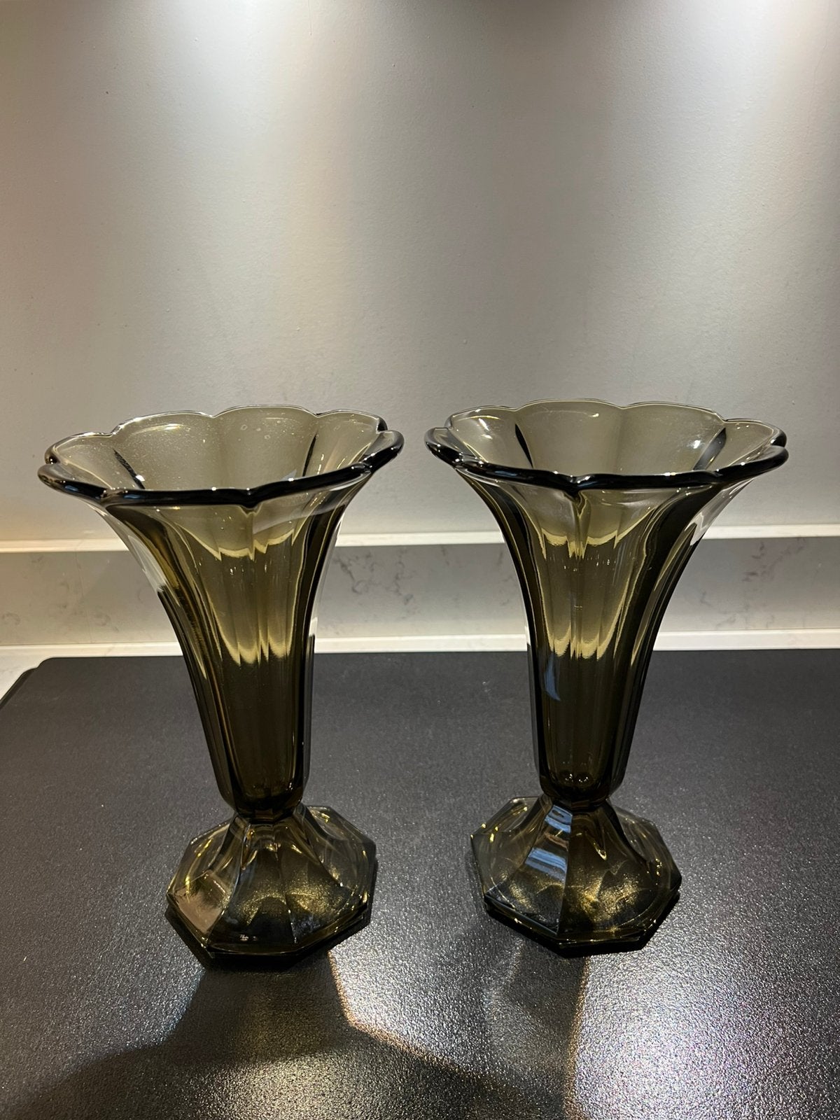 2 vazen, rookglas, Boheems, Tulpkelk., Ophalen of Verzenden