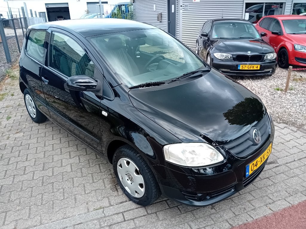Volkswagen Fox 1.2 40KW BJ2007 NIEUWE APK!, Voorwielaandrijving, Stof, 54 pk, Zwart