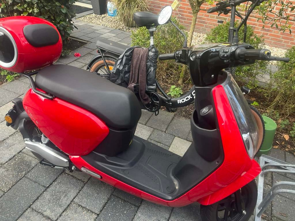 Ferrari E-scooter rood - Zo goed als nieuw, Ophalen, Zo goed als nieuw, Elektrisch, Overige merken