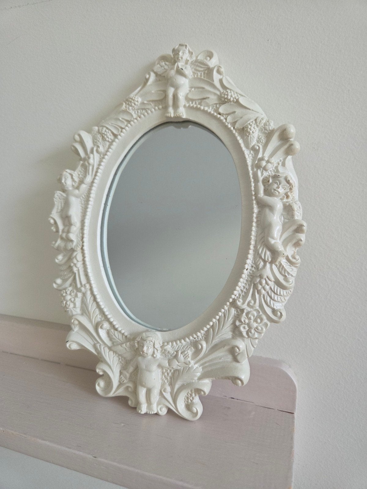 Ovale spiegel met engeltjes Brocante stijl., Minder dan 50 cm, Gebruikt, Ophalen of Verzenden, Minder dan 100 cm
