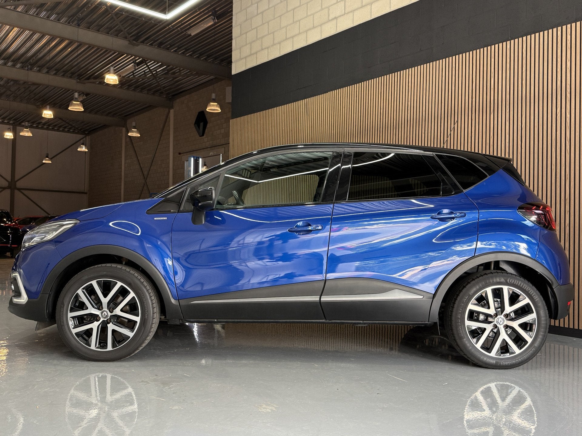 Renault Captur 1.3 TCe 150pk Version S | R-Link Navi | 17" |, Voorwielaandrijving, Gebruikt, Zwart, 4 cilinders