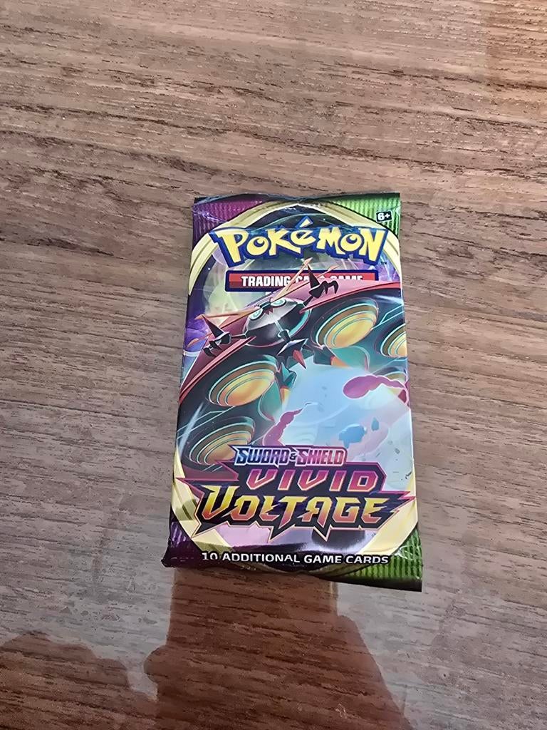 Pokémon TCG: Sword & Shield Vivid Voltage Booster Pack, Hobby en Vrije tijd, Verzamelkaartspellen | Pokémon, Ophalen of Verzenden