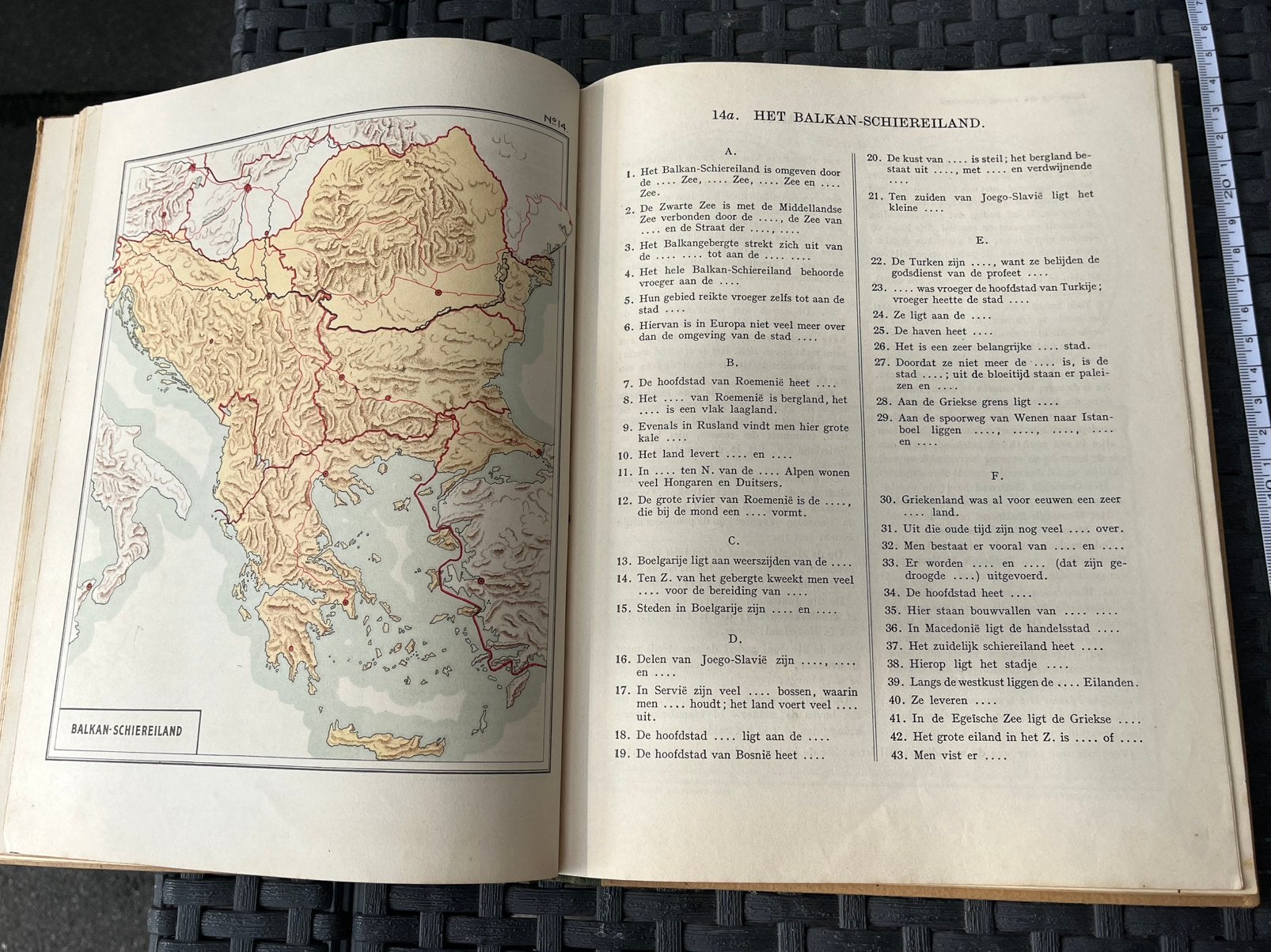 Oude Atlas, Gelezen, Overige atlassen, Ophalen of Verzenden, 1800 tot 2000