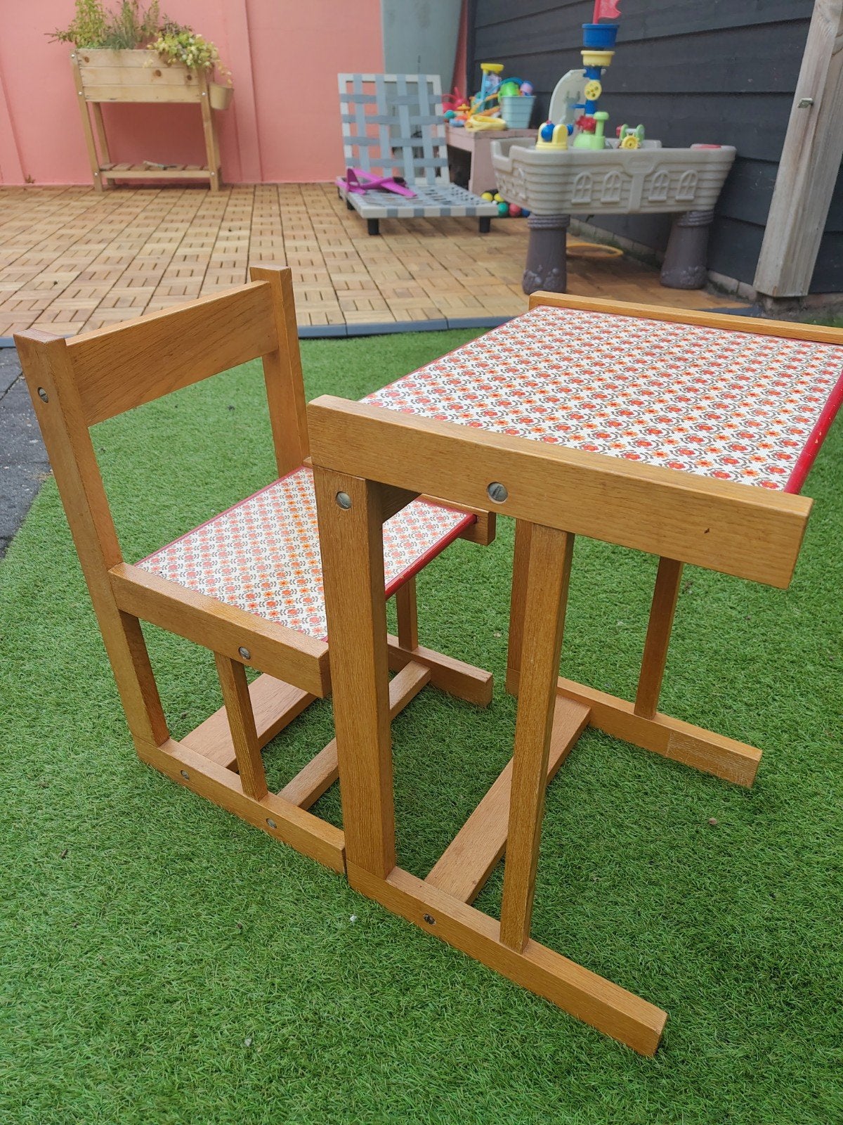 Vintage kinderzitje met tafeltje en bankje - tof motief, Ophalen