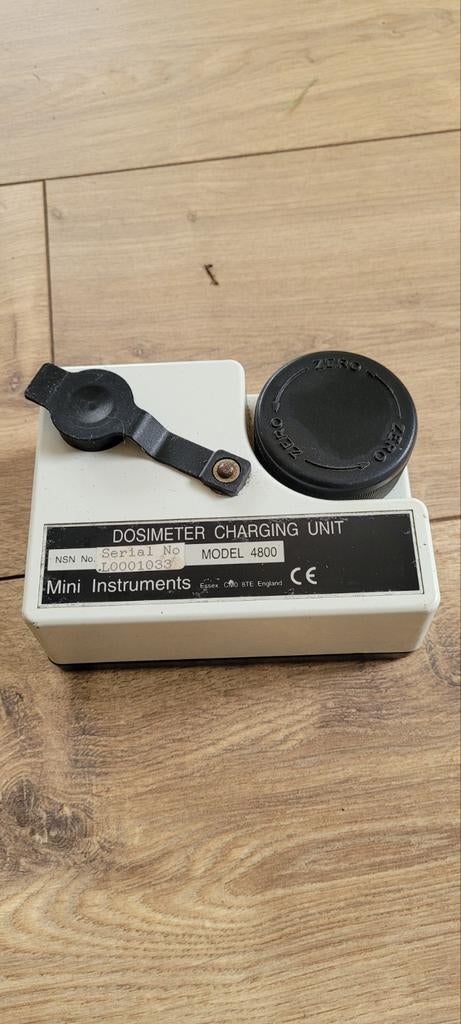 Dosismeter-laadeenheid model 4800, Antiek en Kunst, Kunst | Overige Kunst, Ophalen of Verzenden