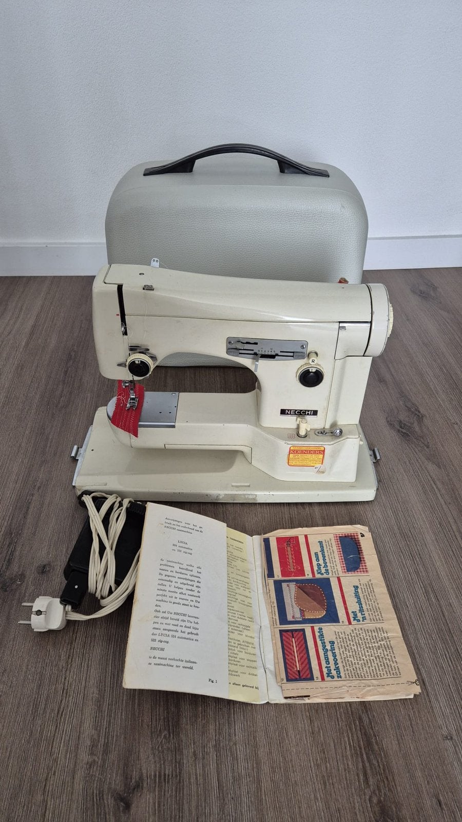 Naaimachine necchi, Ophalen, Zo goed als nieuw, Naaimachine, Overige merken