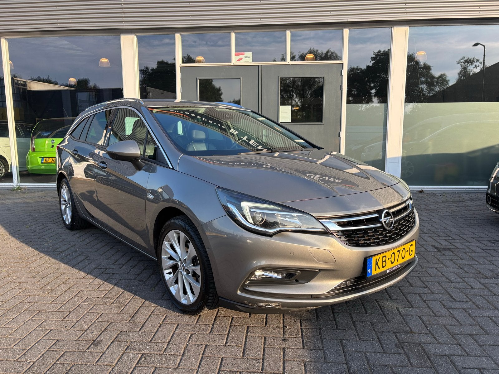 Opel Astra 1.0 Turbo 77KW Sports Tourer AUTOMAAT 2016 Bruin, Auto's, Opel, Zwart, 1178 kg, Bruin, 620 kg