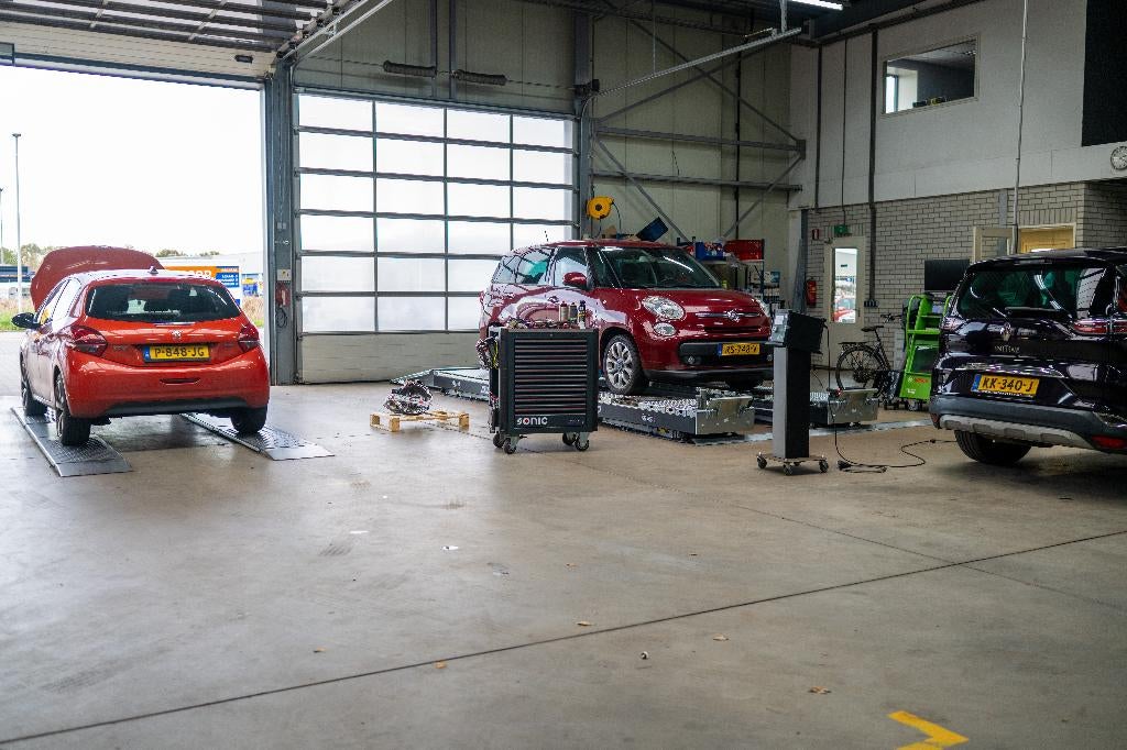 Automaatbak spoelen/Flushen Autobedrijf Rouwenhorst Holten, Autoruitschadeherstel