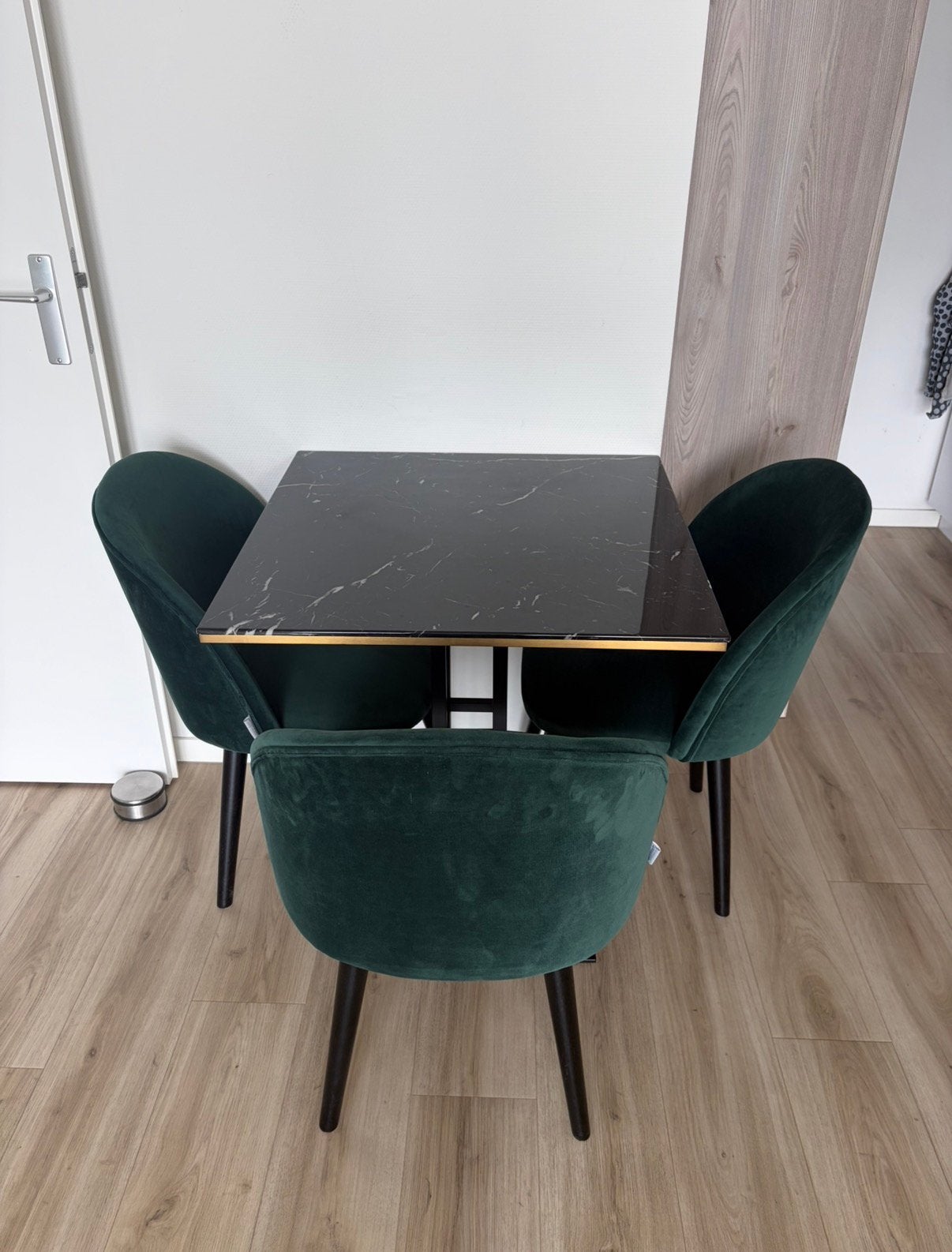 Te koop: ZGAN compacte massieve eettafel, Huis en Inrichting, Ophalen, Zo goed als nieuw, Rechthoekig, 50 tot 100 cm