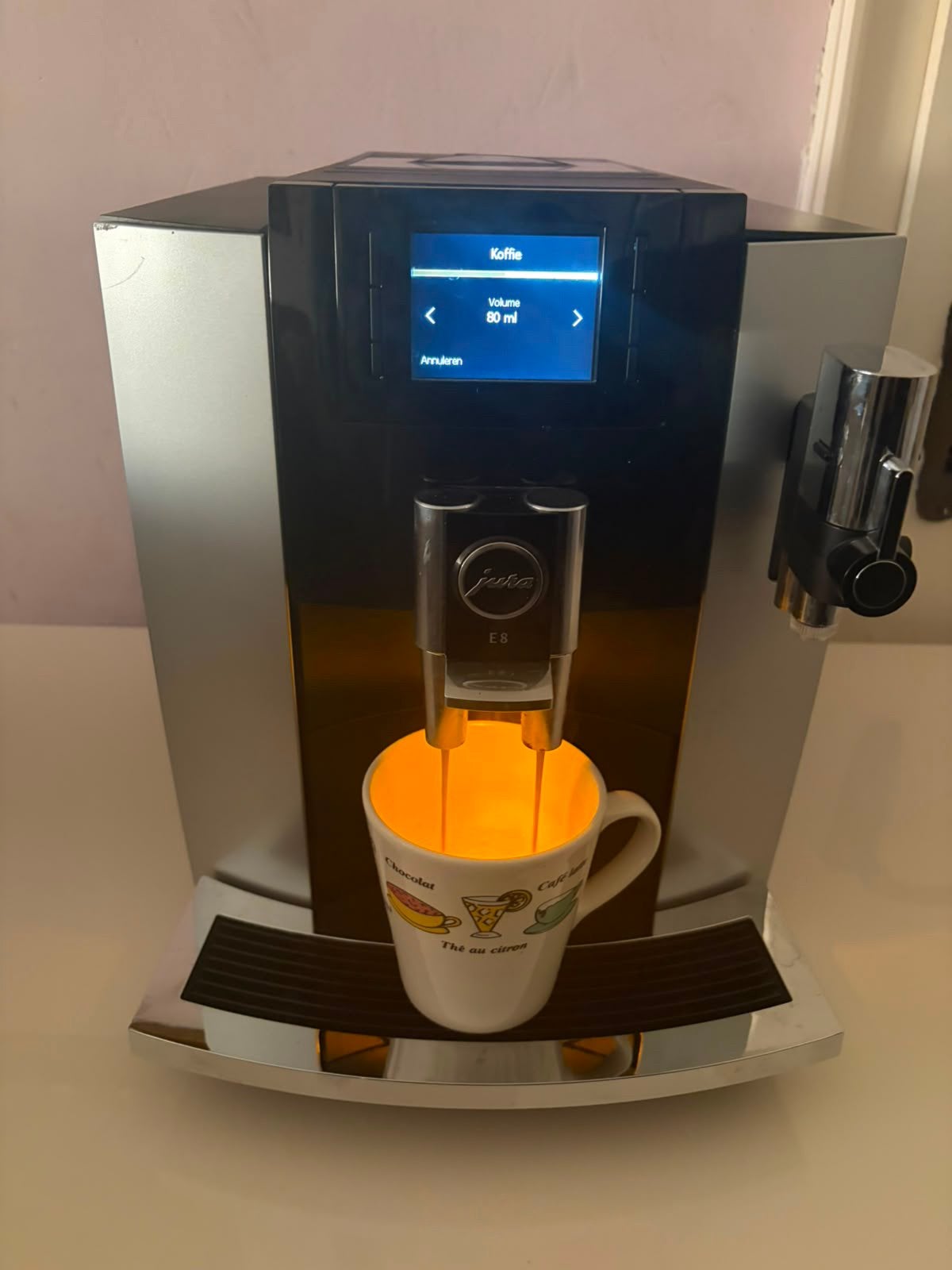 JURA E8 EB – Volautomatische koffiemachine – Topstaat, Witgoed en Apparatuur, 10 kopjes of meer, Ophalen, Zo goed als nieuw, Koffiemachine