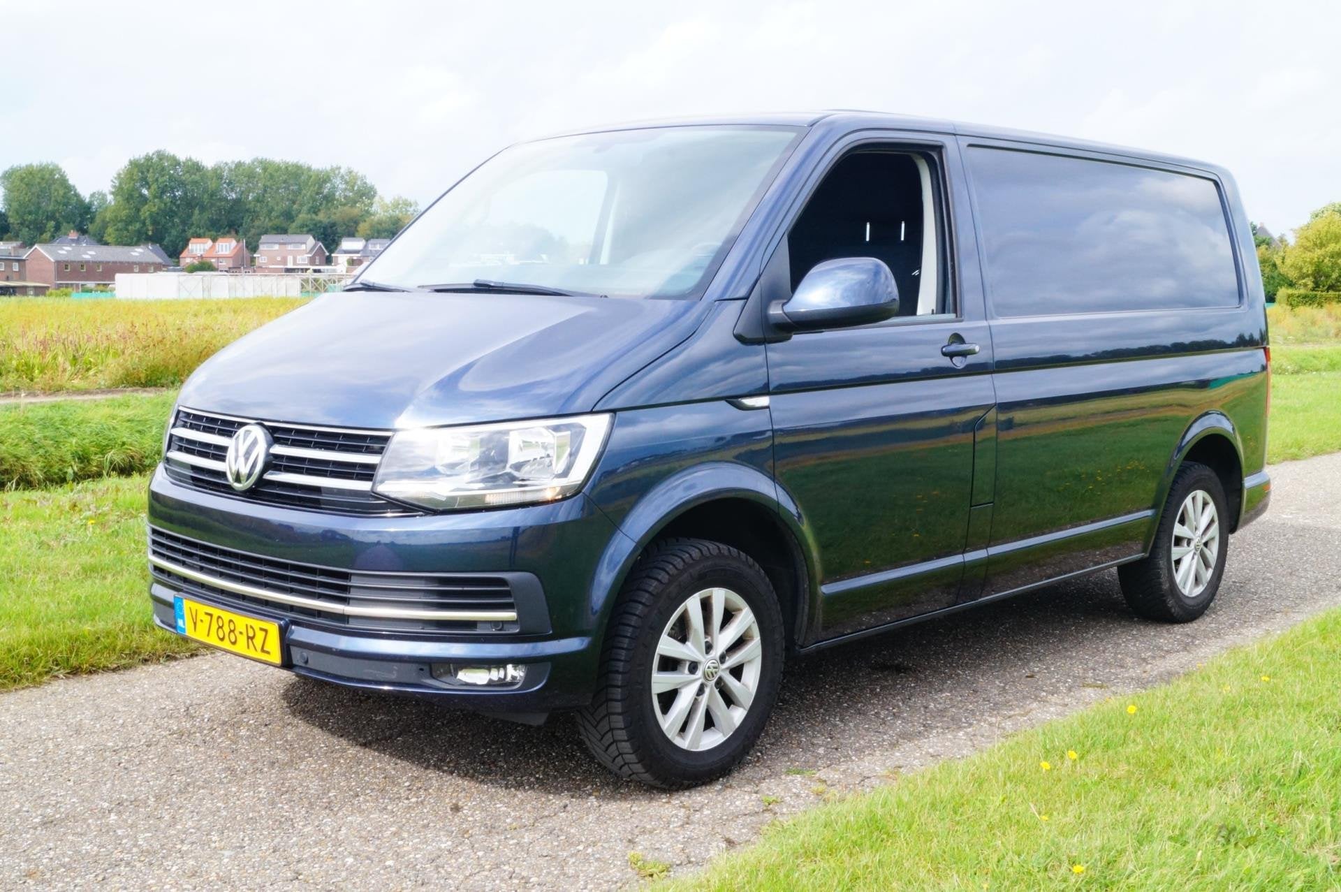 Volkswagen Transporter 2.0 TDI L1H1 Highline Navi Camera, Auto's, Voorwielaandrijving, Stof, Gebruikt, 4 cilinders