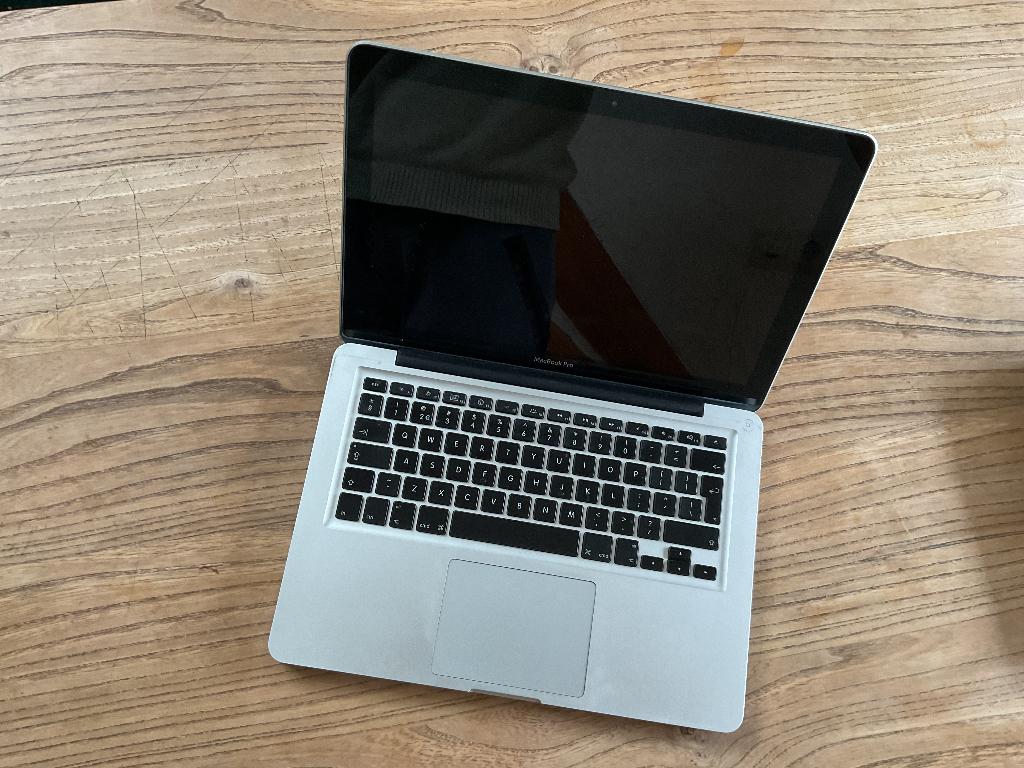 Laptop combi, Computers en Software, Apple Macbooks, Gebruikt, MacBook Pro, Overige groottes, Onbekend, Onbekend, Qwerty, Ophalen