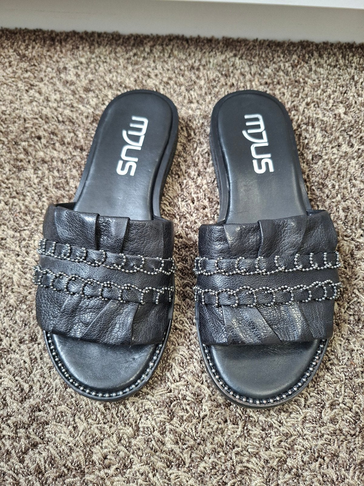Mjus Zwarte Slippers met Kralen Maat 38, Slippers, Zwart, Ophalen of Verzenden, Zo goed als nieuw