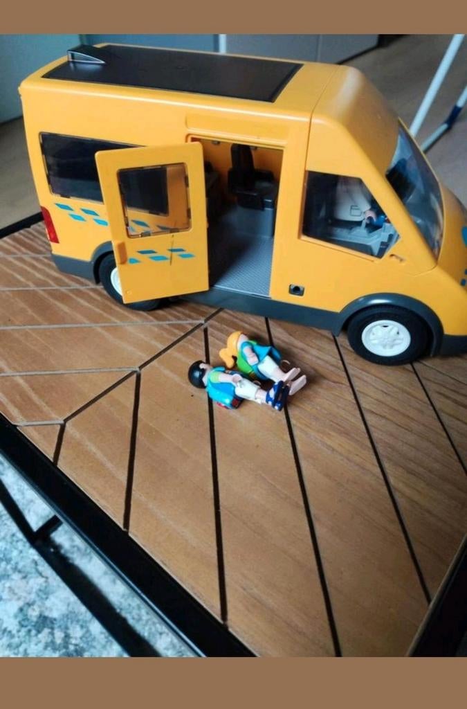 De 6866 schoolbus biedt ruimte voor de buschauffeur en 6 pas, Ophalen of Verzenden, Gebruikt, Complete set