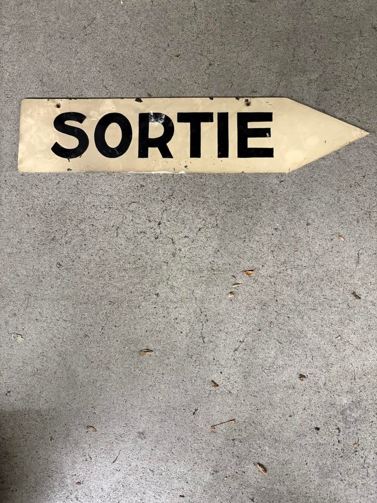 Vintage dubbelzijdig pijlbord "SORTIE" uit Frankrijk, Verzamelen, Merken en Reclamevoorwerpen, Verzenden, Gebruikt, Reclamebord