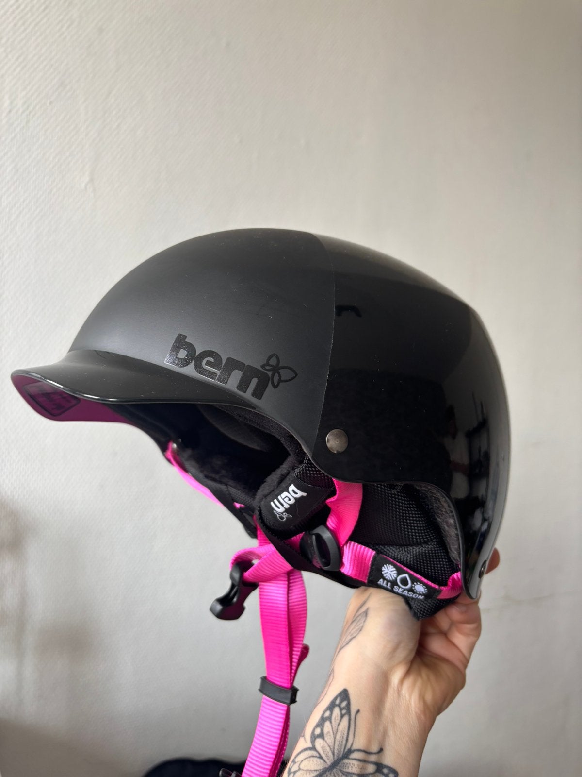 Bern Helm ski/snowboard all season zwart met roze, Ophalen of Verzenden, Zo goed als nieuw