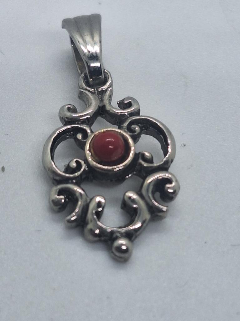 Zilveren Hanger met Bloedkoraal - 2.5 cm, Gebruikt, Overige voorstellingen, Ophalen of Verzenden, Met edelsteen