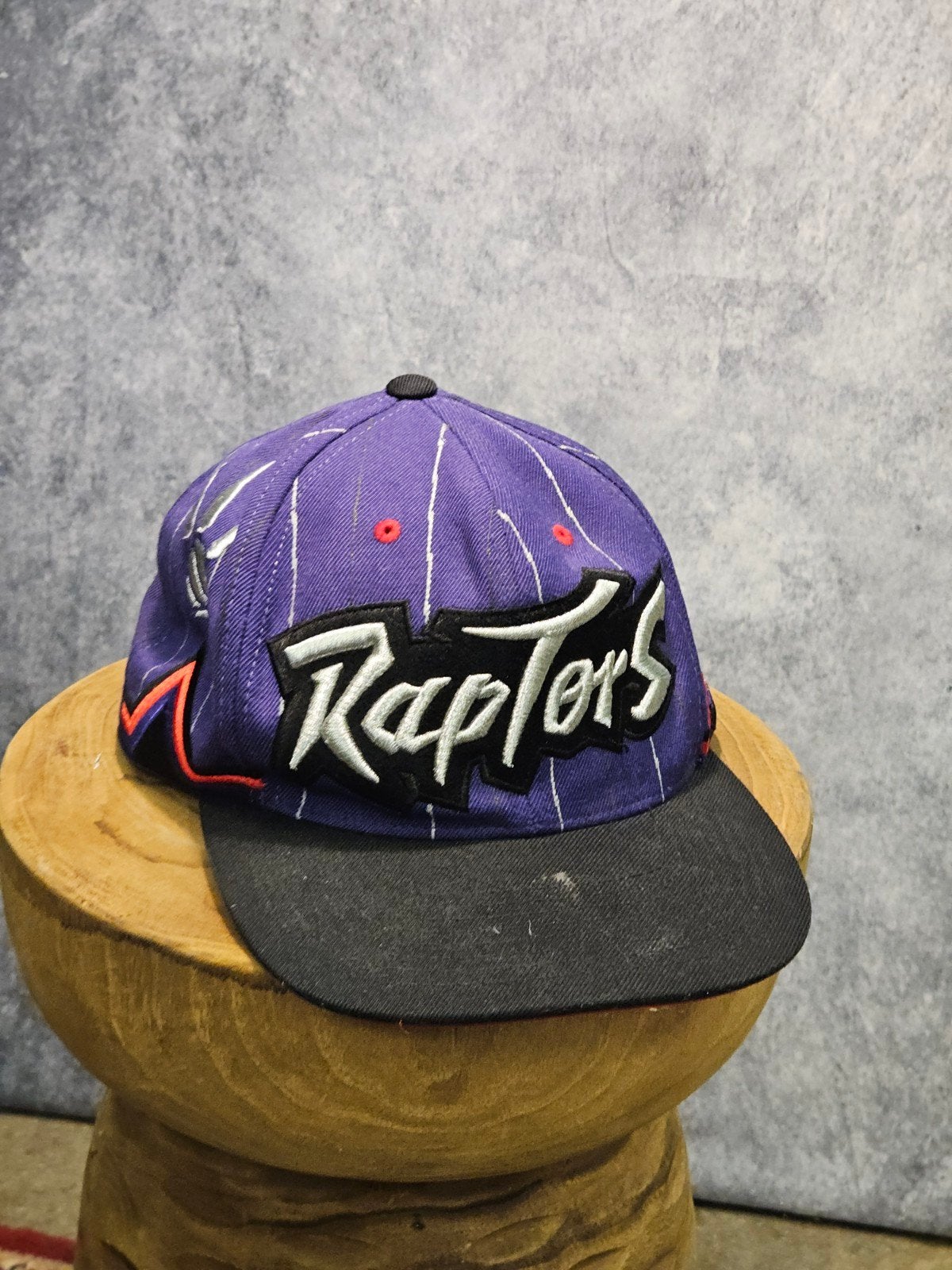 Authentieke NBA Toronto Raptors paarse verstelbare pet, Mitchell & Ness, Verzenden, One size fits all, Pet