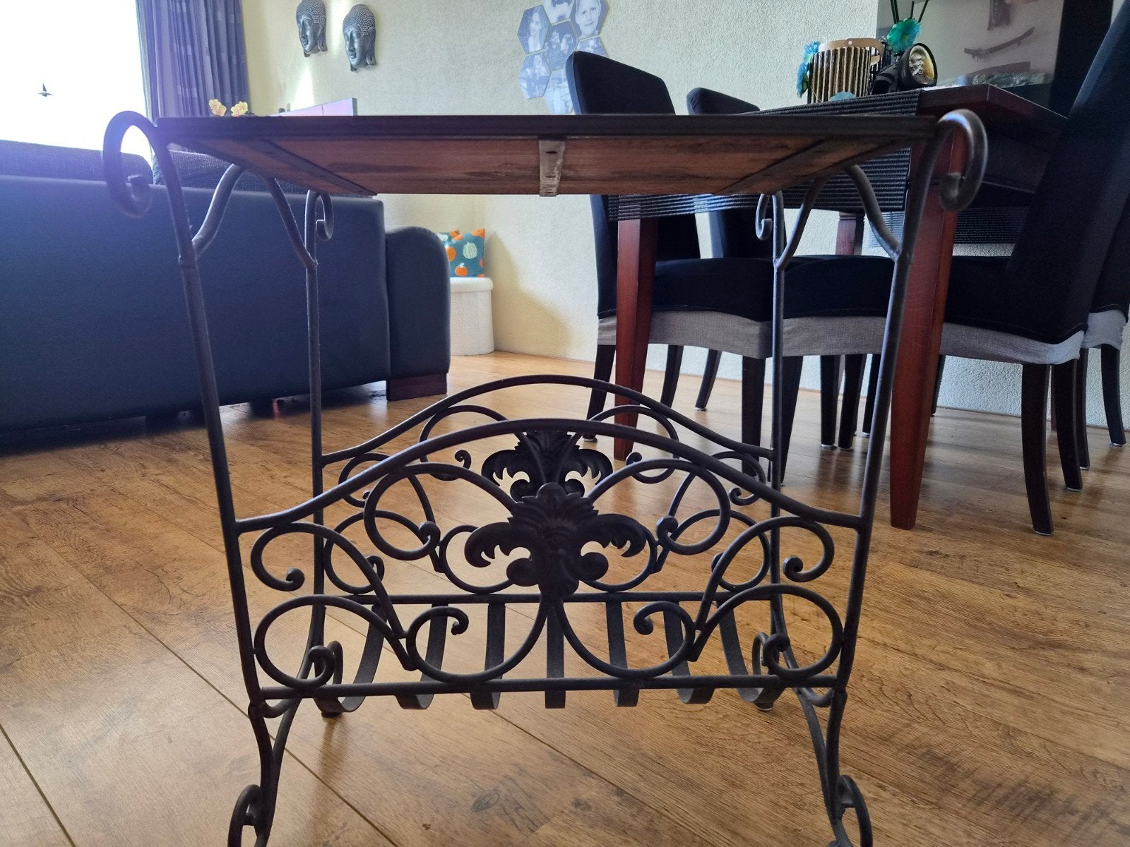 Smeedijzeren bijzettafel met tijdschriftenrek, Huis en Inrichting, 45 tot 60 cm, Minder dan 55 cm, Gebruikt, Metaal of Aluminium