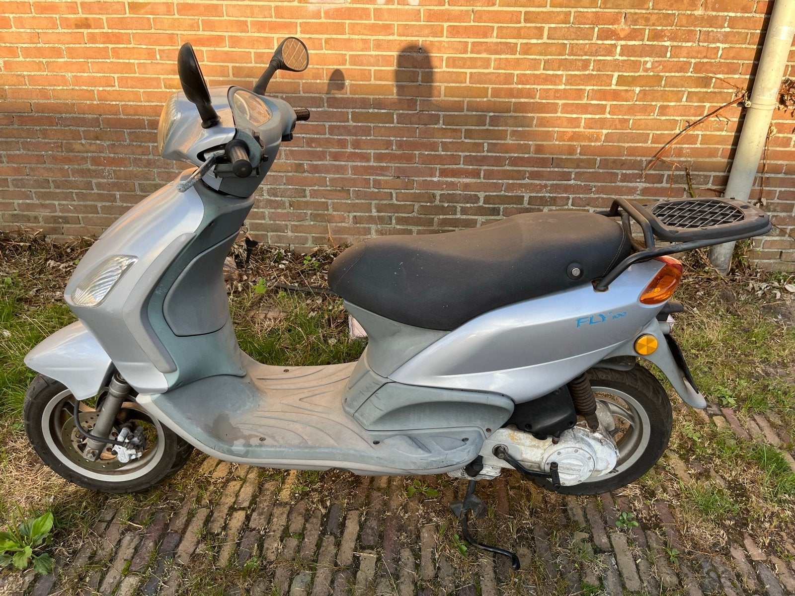 Piaggio Fly 100cc 4-takt met nieuwe accu en elektrische star, Fietsen en Brommers, Scooters | Piaggio, Ophalen, Gebruikt, Benzine