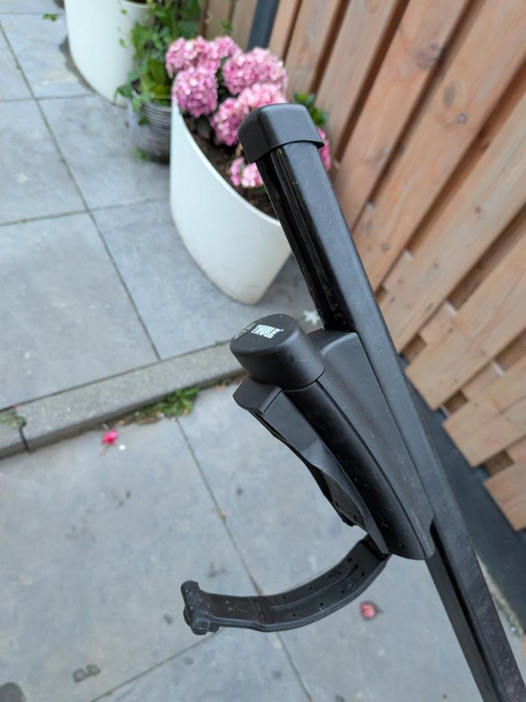 Thule dakdragers met slot en 2 sleutels, Auto diversen, Dakdragers, Ophalen, Zo goed als nieuw