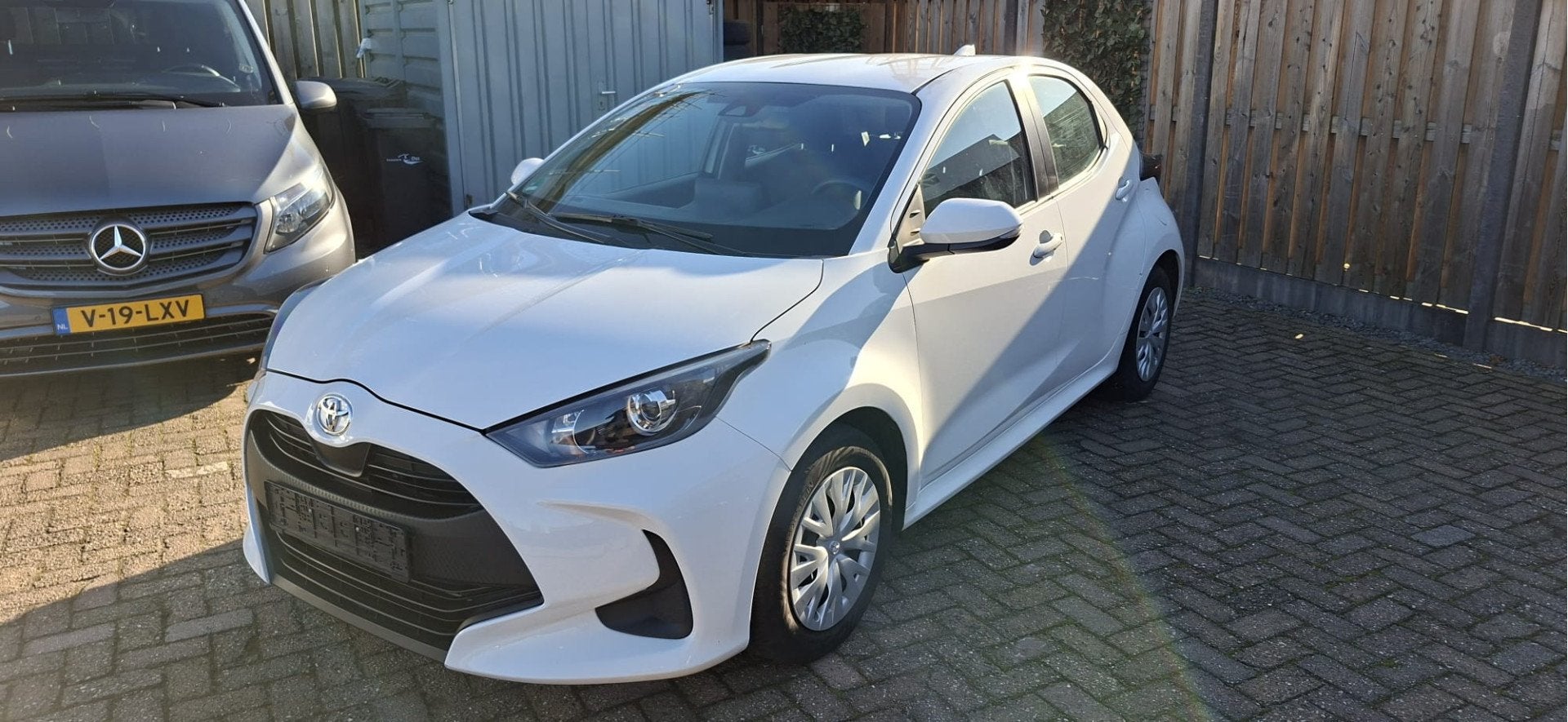 Toyota Yaris 1.0 VVT-i Active Appel-carplay - dealer onderho, Auto's, Voorwielaandrijving, Stof, 517 kg, Wit