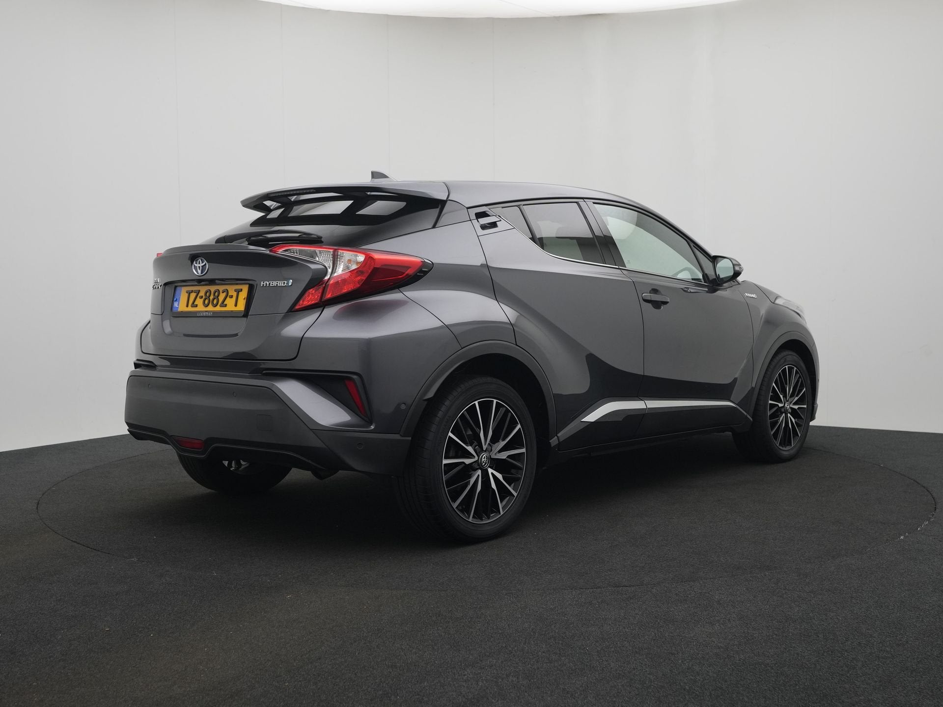 Toyota C-HR 1.8 Hybrid Dynamic | Dealer Onderhouden | Parkee, Stof, 4 cilinders, 122 pk, 26 km/l