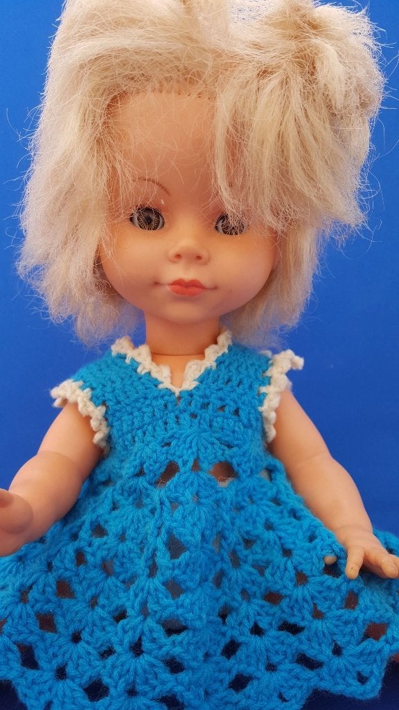 Vintage pop "Bella" 31-10, 32cm onderbroek blauw jurkje 4A12, Verzamelen, Poppen, Tweedehands verkoop, Tweedehands verkoop, Gebruikt