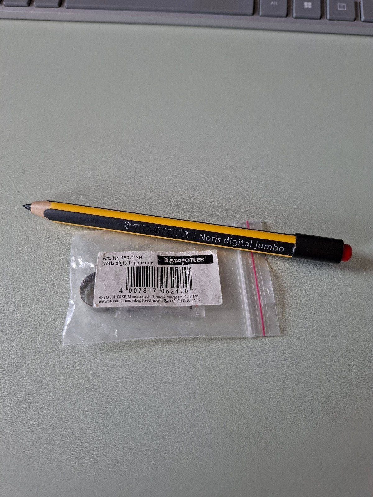 Staedtler Noris Digital Jumbo stylus met reservepunten, Computers en Software, Ophalen of Verzenden, Zo goed als nieuw, 4 GB of minder