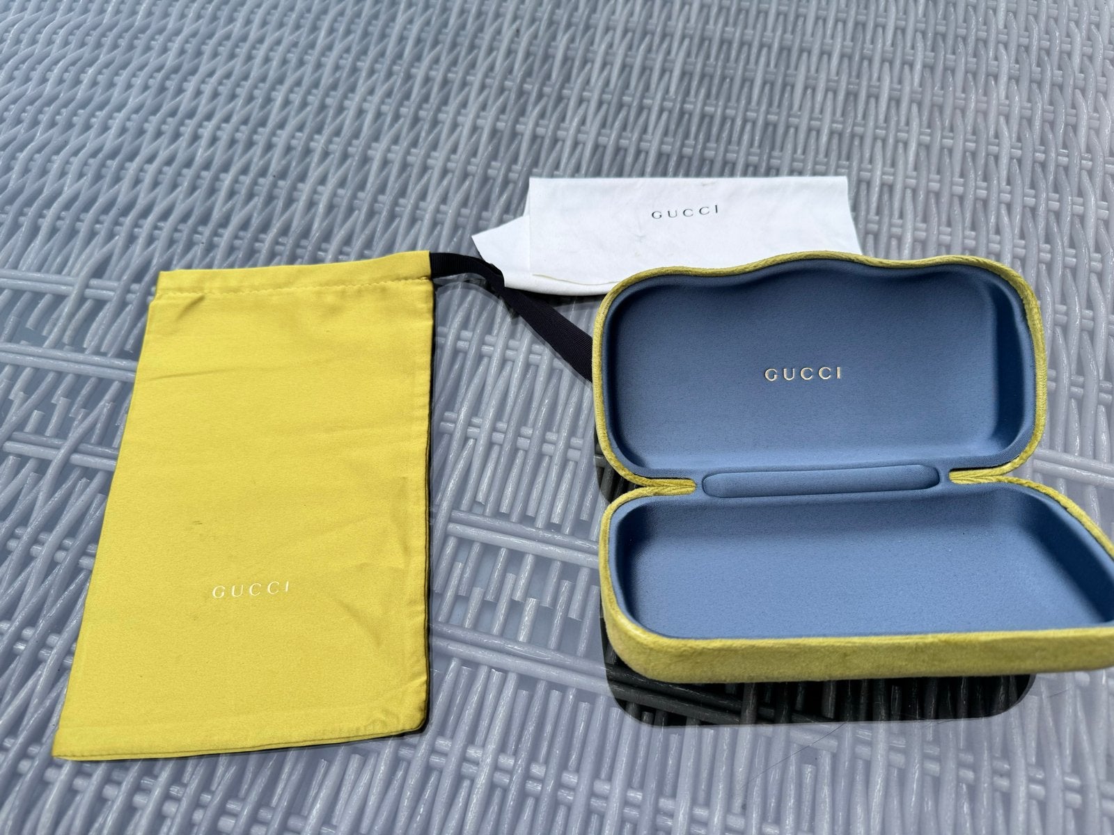 Gucci zonnebrilhoes met zakje en doekje, Overige merken, Zonnebril, Geel, Ophalen of Verzenden