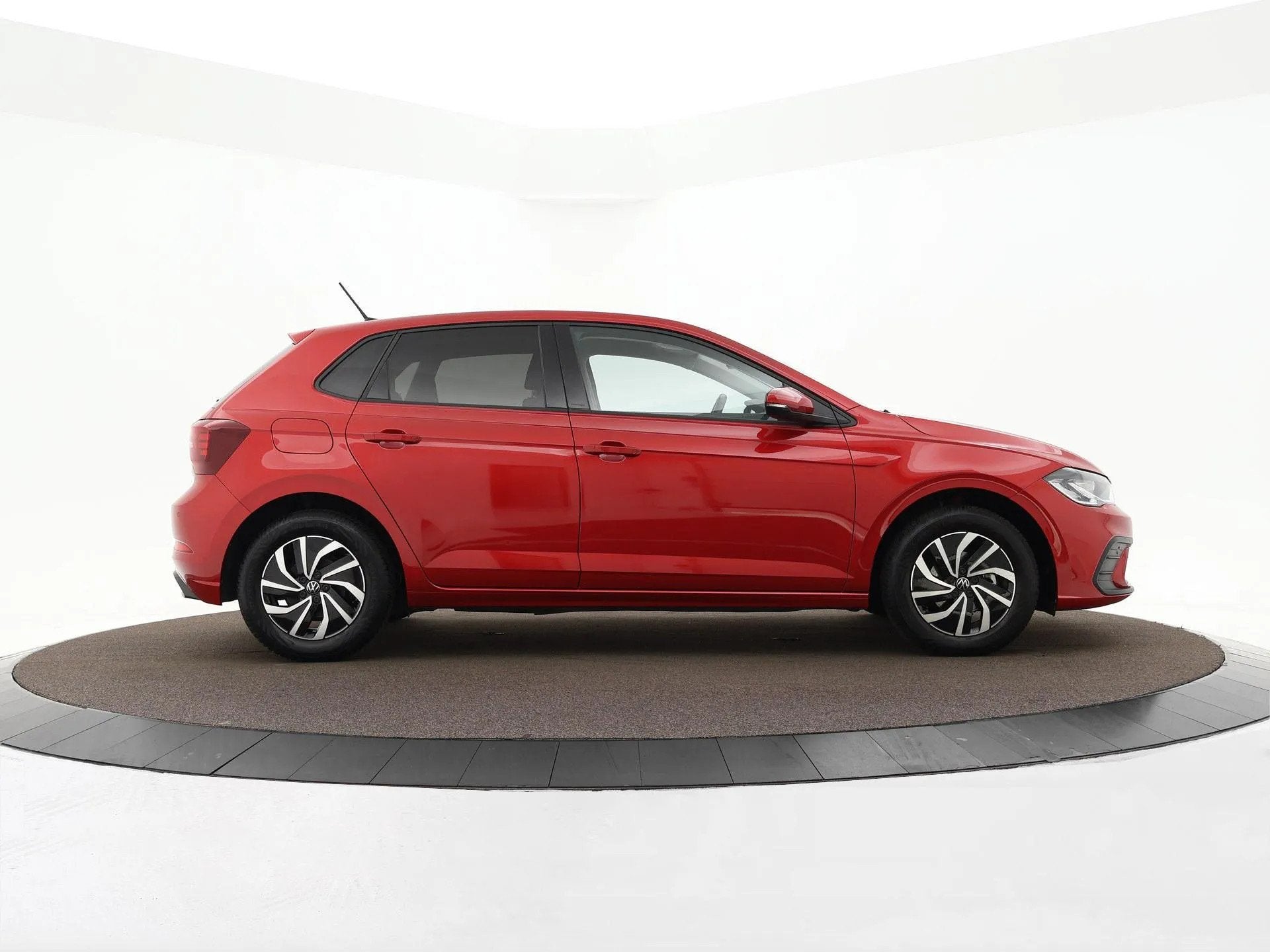 Volkswagen Polo 1.0 TSI 95pk Life (bj 2024), LED verlichting, Gebruikt, 49 €/maand, Bedrijf
