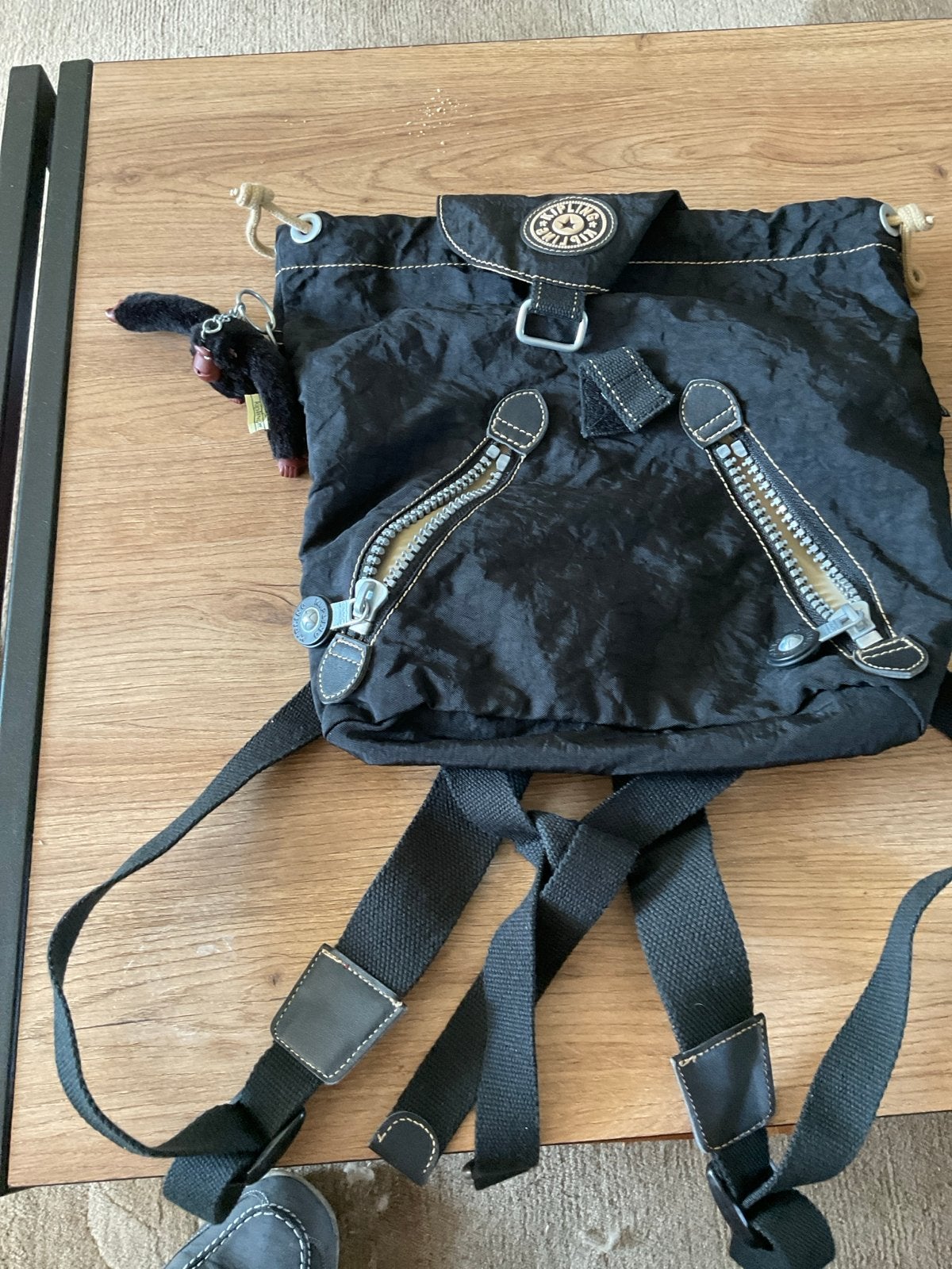 Kipling rugzak zwart met apenhanger, Ophalen, Gebruikt, Kipling, 25 tot 40 cm