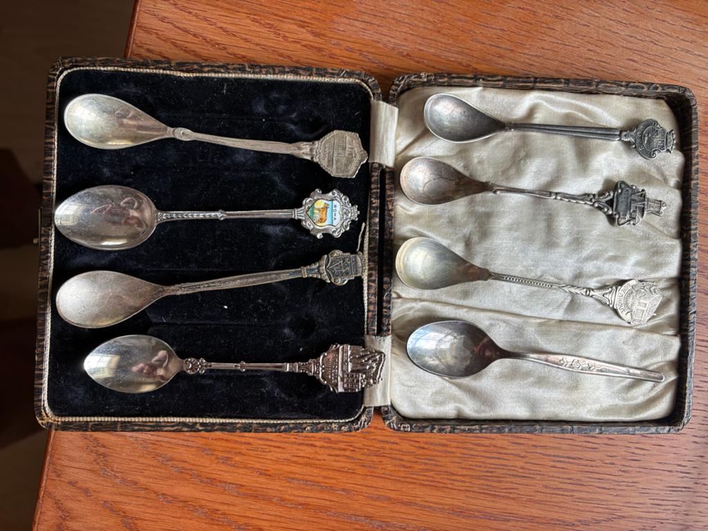 Set van 8 Antieke Souvenir Lepeltjes in Doosje, Antiek en Kunst, Ophalen of Verzenden
