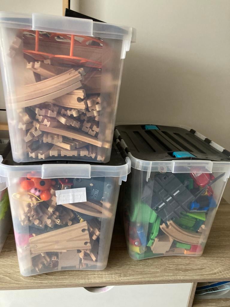 3 kratten houten treinbanen Brio, Ikea en Lid’l, Ophalen, Zo goed als nieuw