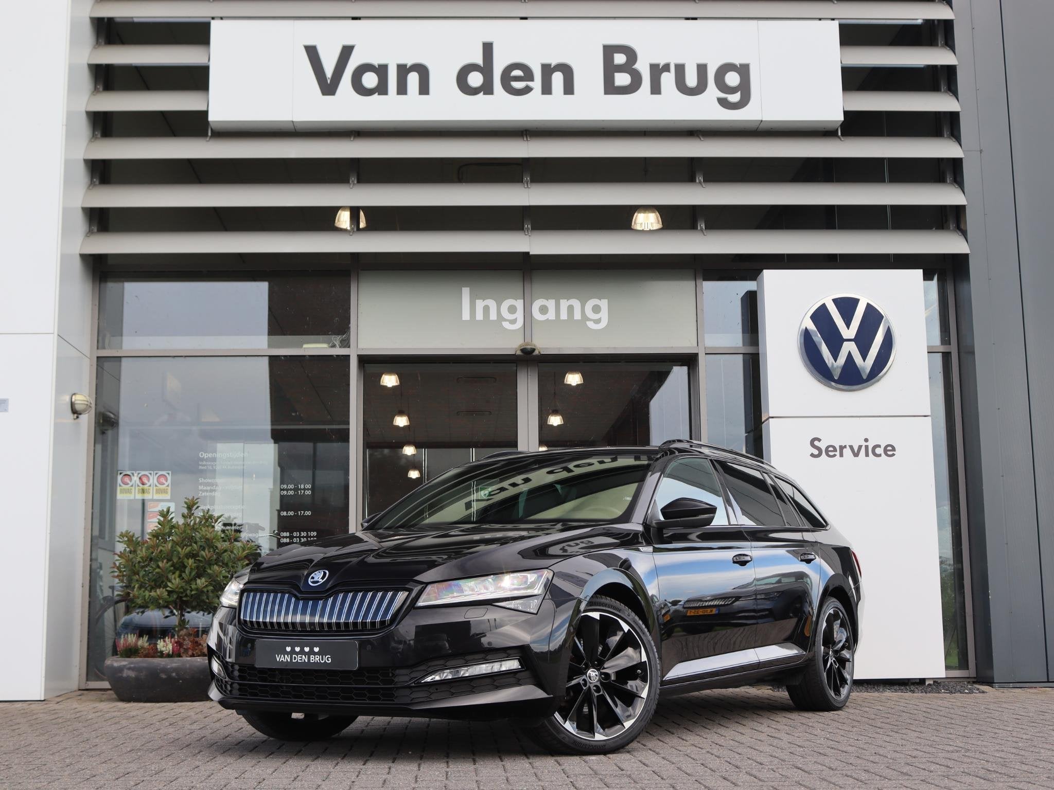Skoda Superb Combi 1.4 TSI 218 pk DSG iV Sportline Business, Auto's, Skoda, Gebruikt, 4 cilinders, Alcantara, Zwart