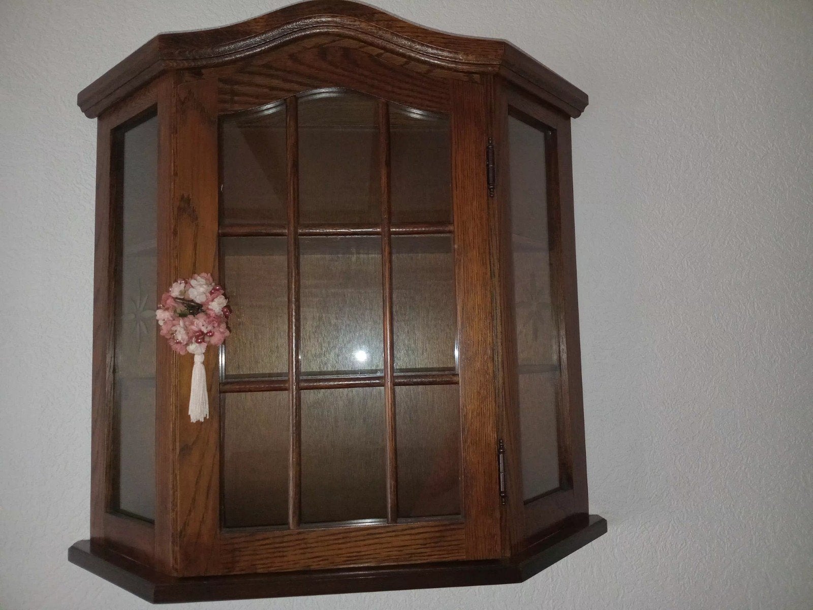 Eikenhouten wandvitrinekastje met glazen deur, Huis en Inrichting, Ophalen, Eikenhout, Klassiek, 50 tot 100 cm