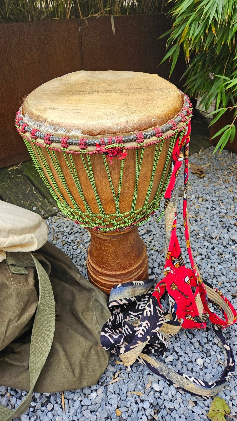 Mooie Djembe met draagriem,  hoes en tas, Ophalen, Gebruikt, Trommel