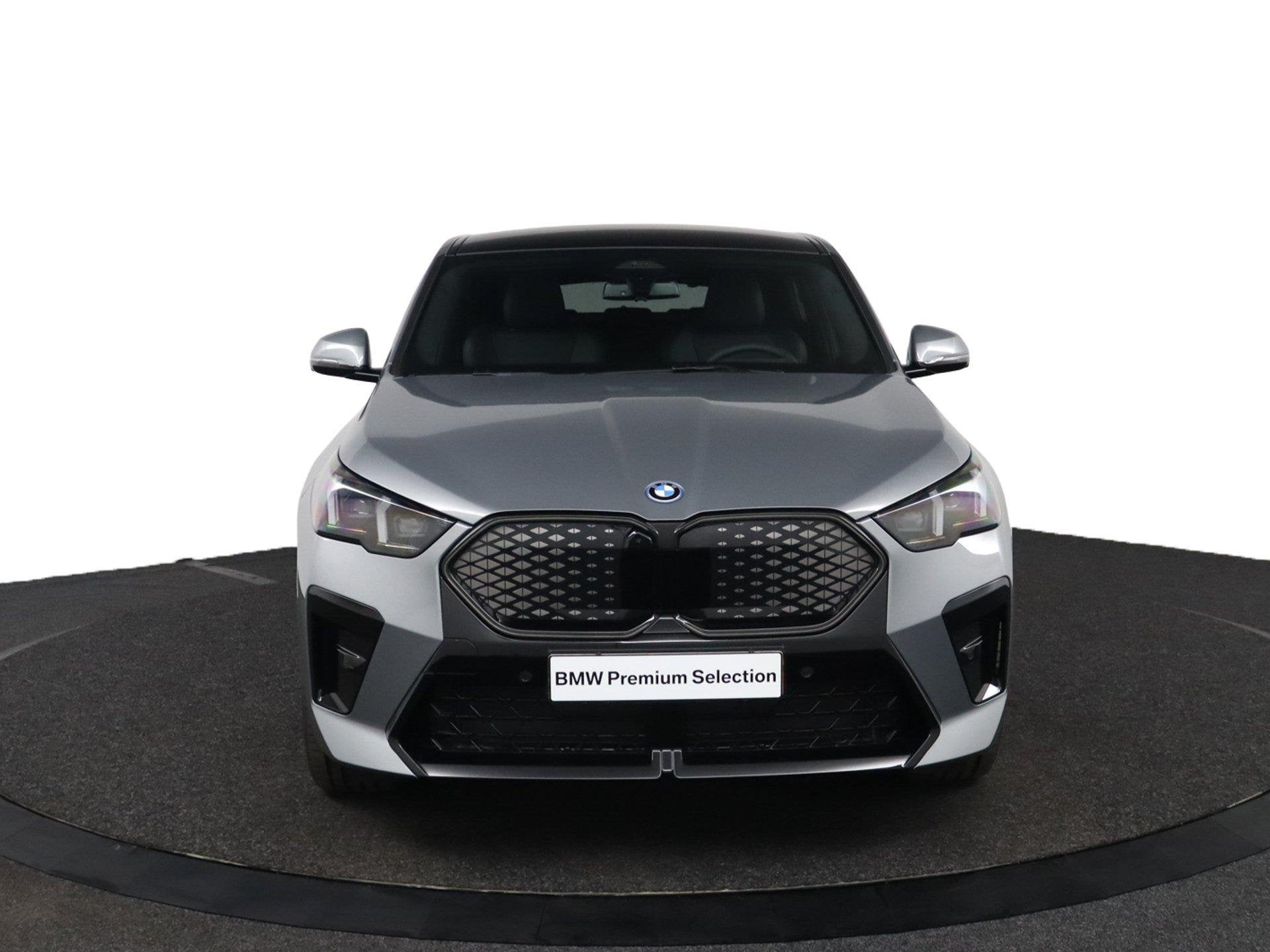 BMW iX2 eDrive20 67 kWh M Sport Edition | SOH 100% | M Sport, Auto's, BMW, IX2, Met garantie (alle), 204 pk, SUV of Terreinwagen