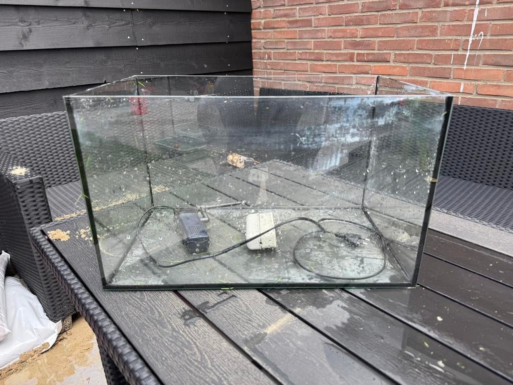 Aqarium met pomp en schoonmaak magneet, Ophalen, Zo goed als nieuw, Leeg aquarium
