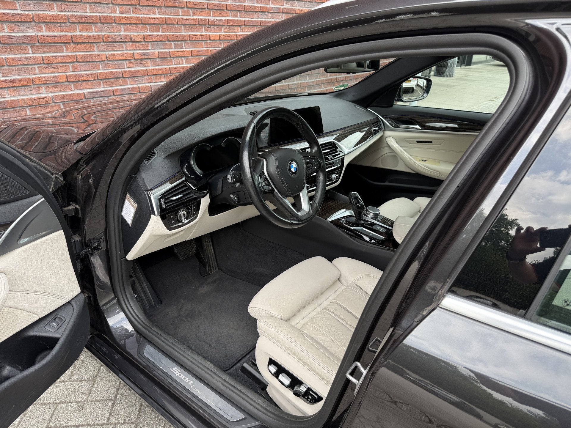 Foto 4 van BMW 5 Serie Touring 520i High Executive Sport Line