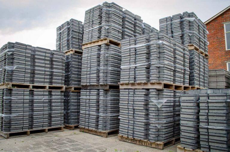 Gezocht : 850m2 klinkers grijs - Nieuw - Komo/Benor Keur, Ophalen, Klinkers, Nieuw, 10 m² of meer